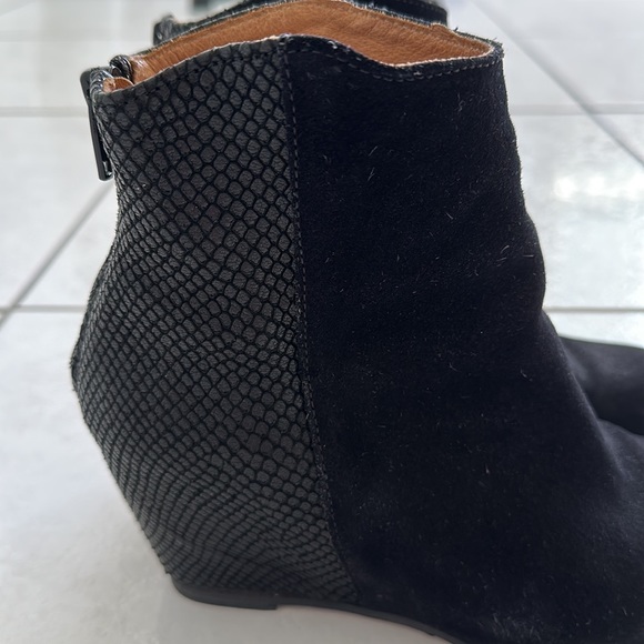 H by Hudson England Sefton Ankle Wedge Suede Snakeskin Embossed Bootie Size 7 - Picture 2 of 6